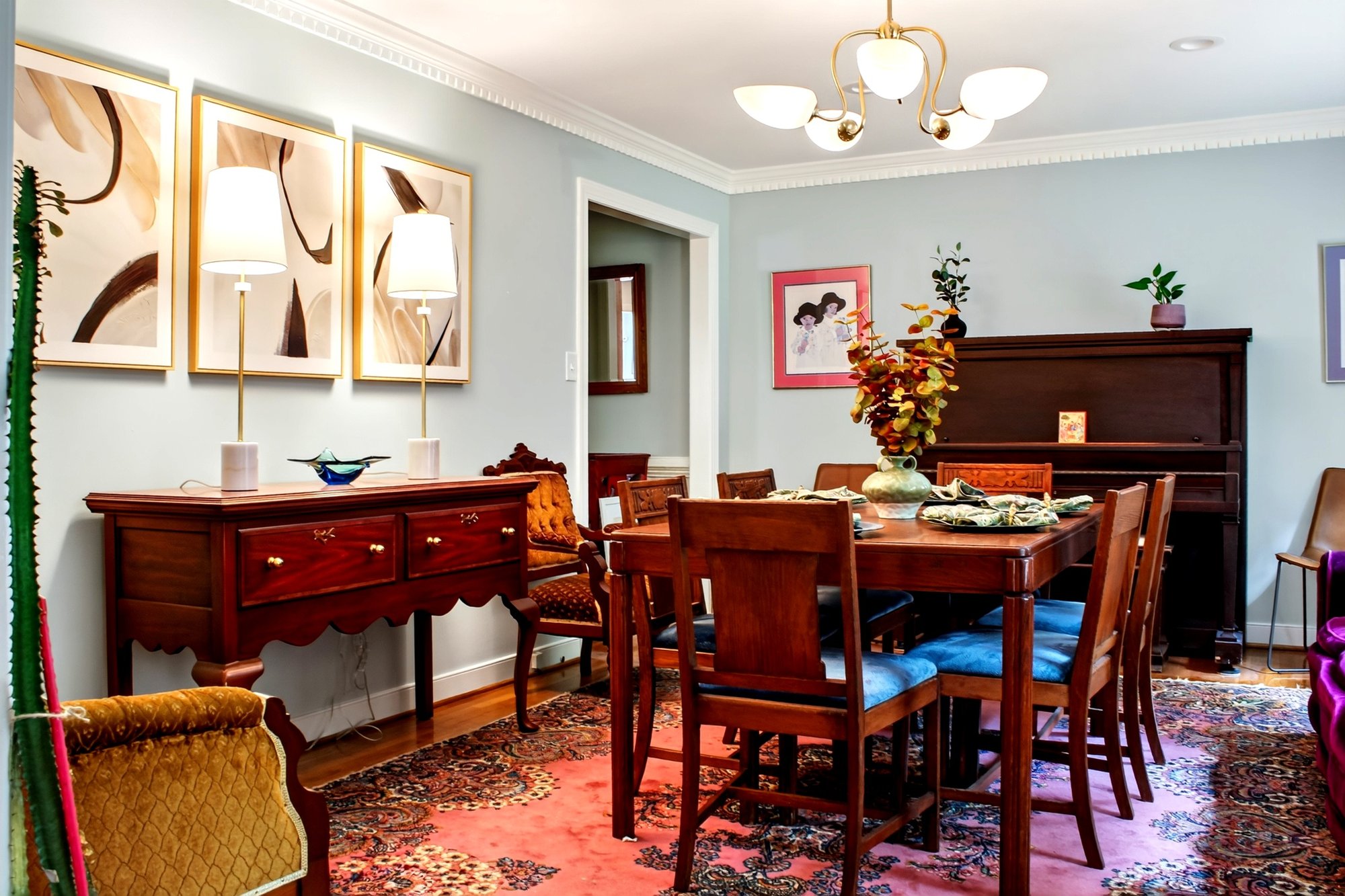 Dining room with a mahogany table, upholstered chairs and a patterned rug